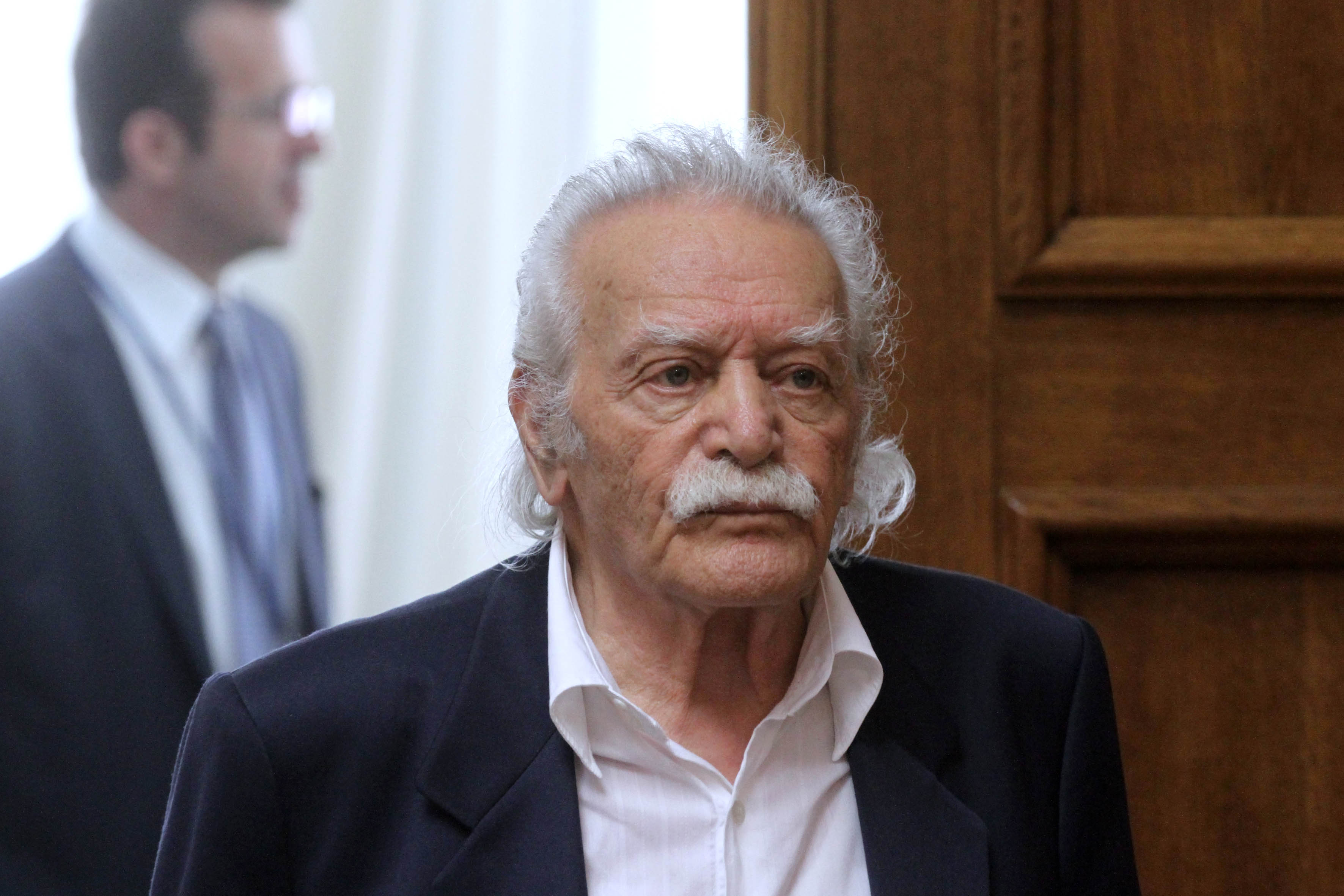 Γλέζος: Ζητώ συγγνώμη από τον Ελληνικό Λαό που συνήργησα στον συμβιβασμό!