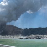 Έκρηξη ηφαιστείου στη Νέα Ζηλανδία – Ένας νεκρός, τραυματίες και δεκάδες αγνοούμενοι
