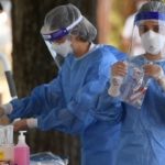 Επιστολή «φωτιά» Ιατρικών Συλλόγων – Κατηγορούν το Υπουργείο Υγείας ότι δεν έχει συμπεριλάβει στο πρόγραμμα εμβολιασμού τους ιδιώτες γιατρούς