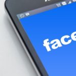 Δίωξη για το «τρίφυλλο» της παπαδιάς στο Facebook