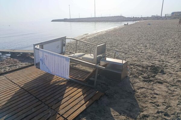 Ηλεία: Βανδάλισαν εγκαταστάσεις πρόσβασης των ΑμεΑ στη θάλασσα !