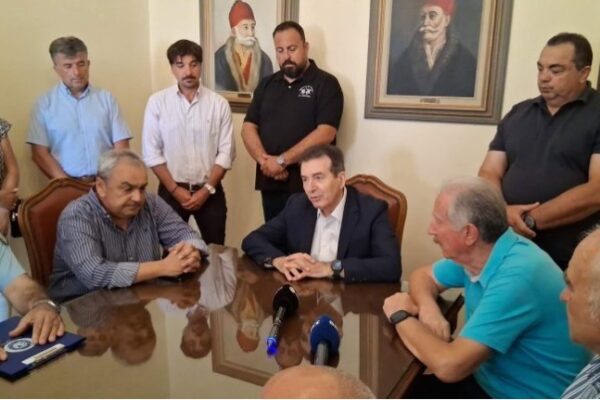 Ηλεία : Εξαγριωμένοι τσιγγάνοι εισβάλουν σε Αστυνομικό Τμήμα και …τινάζουν στον αέρα ! το δόγμα «νόμος και τάξη» του Υπουργού Προστασίας του Πολίτη !